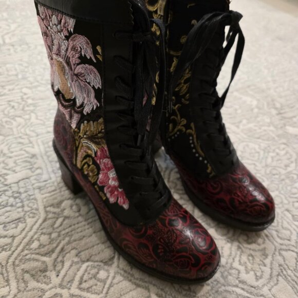 L'ARTISTE Casandra Lace Up Bootie 9 - Picture 9 of 16